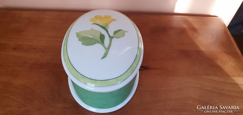 Beautiful porcelain box, jewelry holder