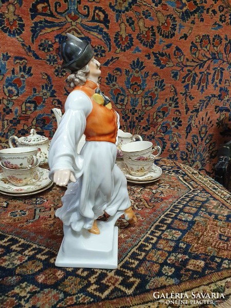 Herend dancing shepherd. 30cm high. With serial number 5491. Very nice in perfect condition.