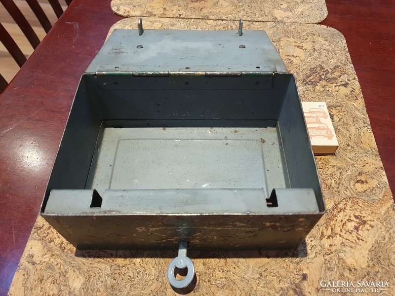 Retro antique cash box with key safe box