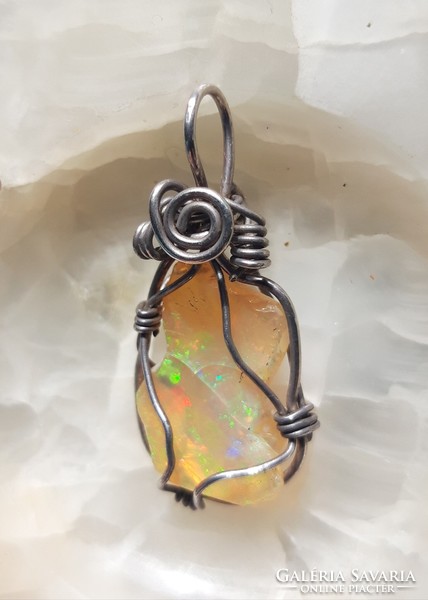 Silver pendant with Ethiopian opal stones