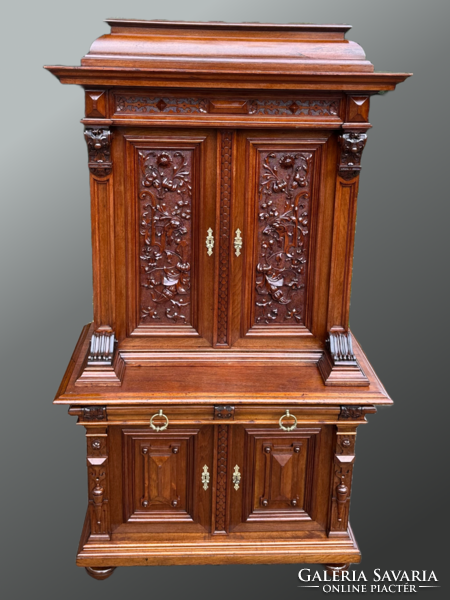 Neo-Renaissance cabinet cabinet