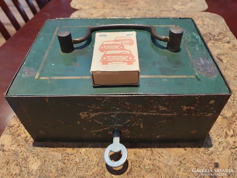 Retro antik pénzkazetta kulcsával páncélszekrény doboz