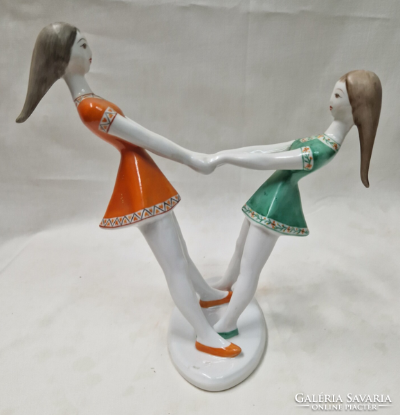 Hollóházi art deco stílusú porcelán pörgő vagy forgó lányok hibátlan állapotban 19 cm.