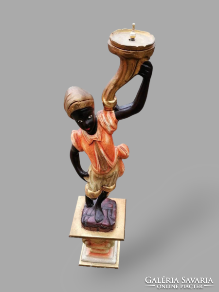 Fa szobor gyertyatartó afrikai ember