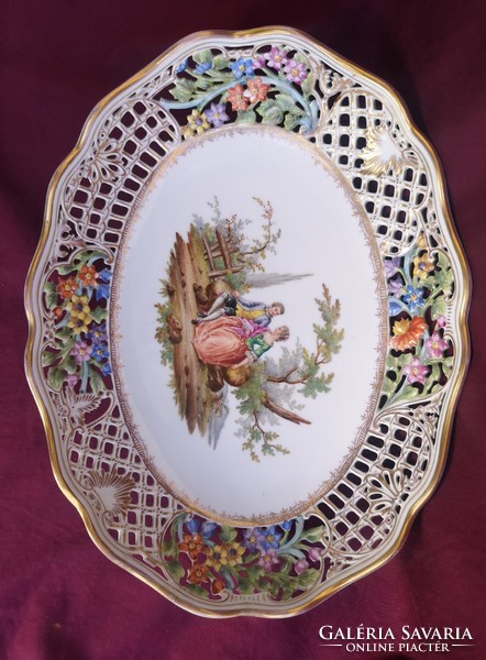 Decorative plate from Meissen. Large, hand-painted, 19th century.