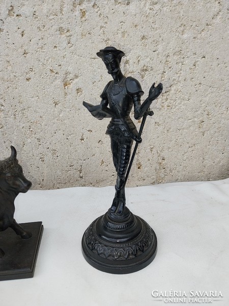 Kaszli cast iron statue