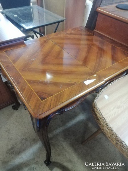 Antique extendable dining table