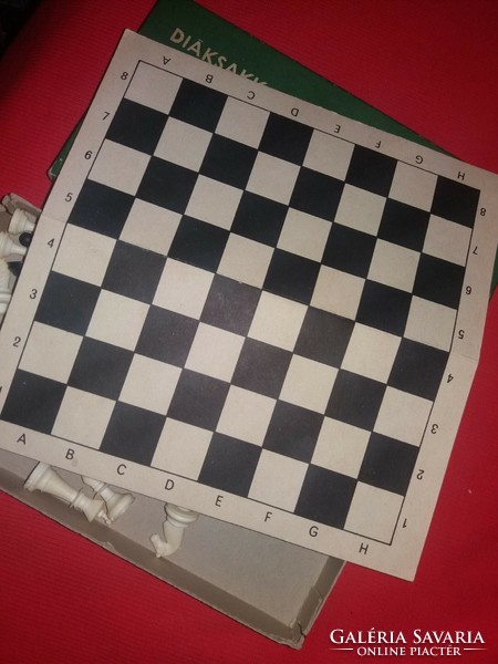 1970s toy store student chess game set with box in good condition as shown in the pictures