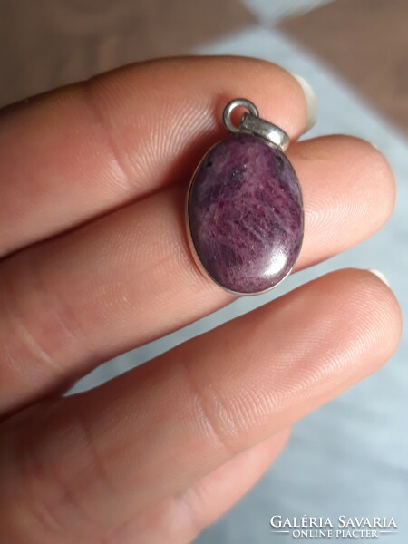 Silver pendant with ruby stone