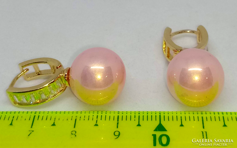 Pink pearl earrings with clear crystal inlay 402