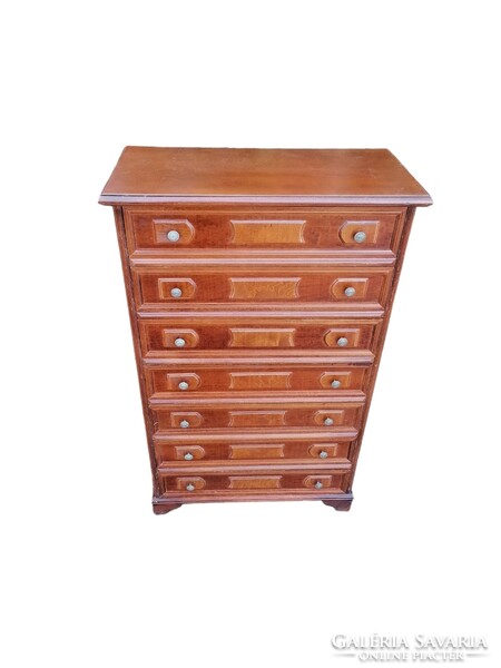 7-drawer English-style chest of drawers