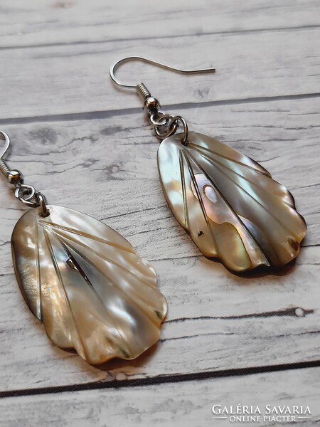 Mother-of-pearl shell earrings