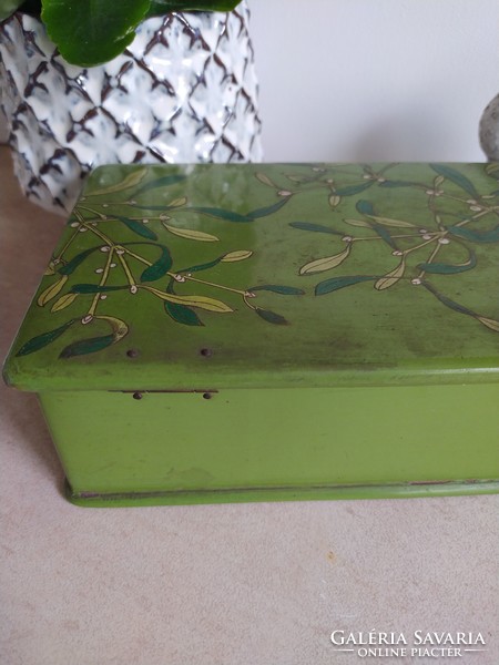 Special antique lacquered wood or papier-mâché box