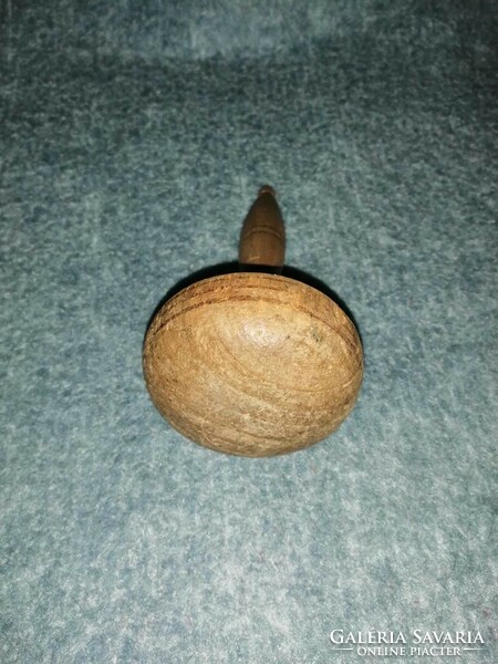 Old wooden hitchhiking mushroom (a14)