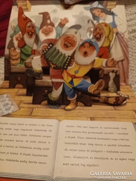 Snow White 3D storybook with cube drawings