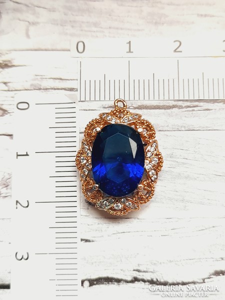 Pendant with blue stone