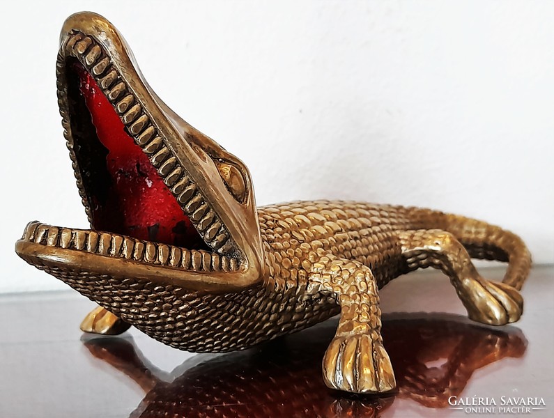 Régi réz krokodil figura