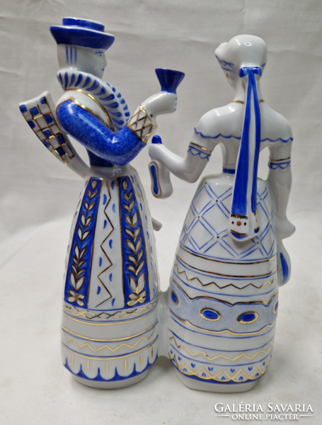 Veress Miklós Hólloháza merry couple or hunter with his couple porcelain figure in perfect condition 21 cm