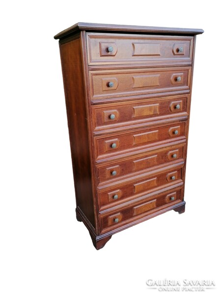 7-drawer English-style chest of drawers