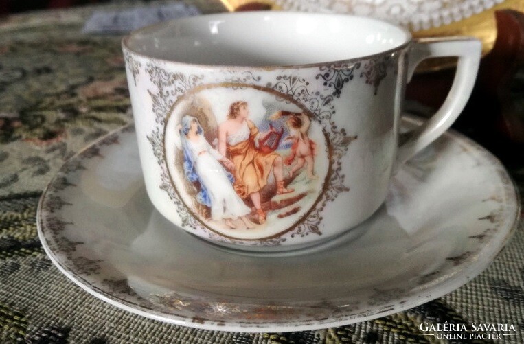 Drasche gold brocade teacup with a mythological scene - art&decoration