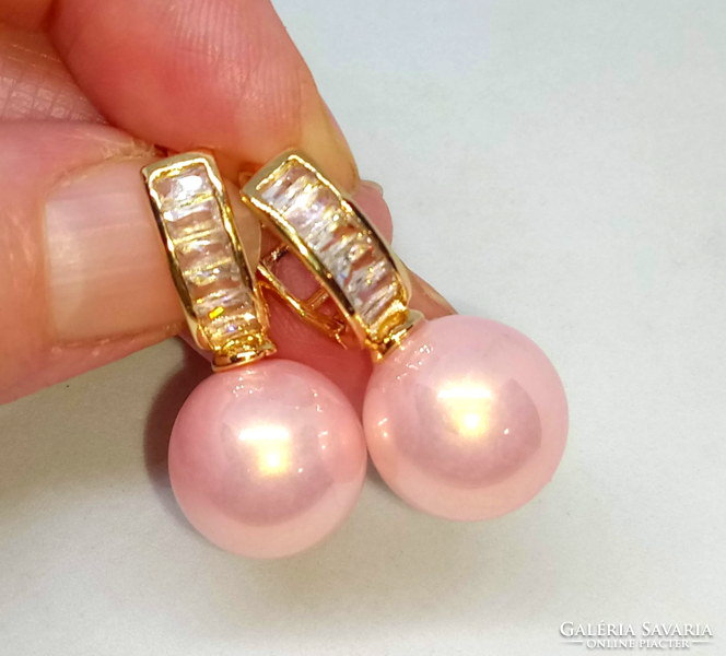 Pink pearl earrings with clear crystal inlay 402