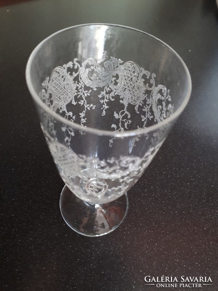 Szecessziós mintával dúsan metszett  vékonyfalú antik üvegpohár / váza
