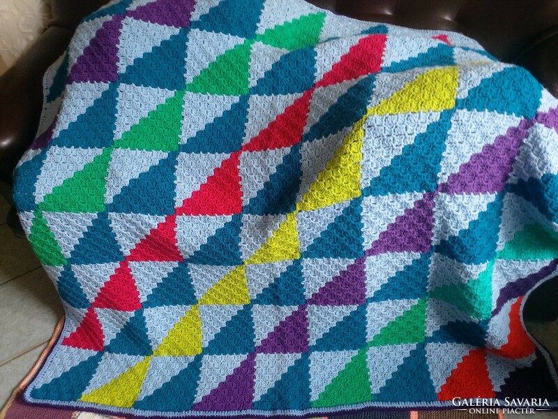Csodaszép, érdekes mintás, színes, horgolt kézimunka takaró, kanapé takaró 145 x 130 cm