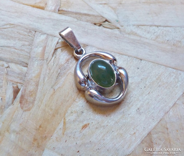 835 silver pendant with green stone