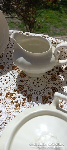 4 Personal off-white baroque tea set