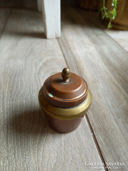 Interesting antique copper box (8x6.2 cm)