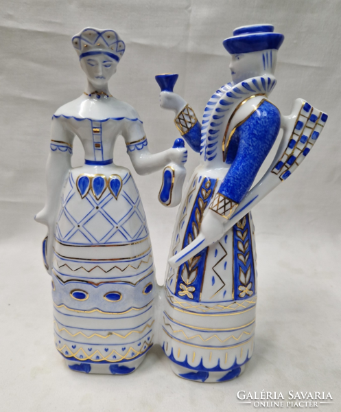 Veress Miklós Hólloháza merry couple or hunter with his couple porcelain figure in perfect condition 21 cm