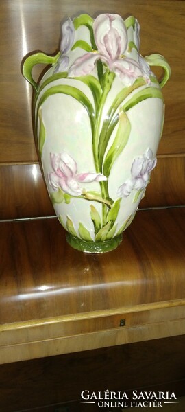 Szecessziós váza csodaszép liliommintás, plasztikus díszítéssel