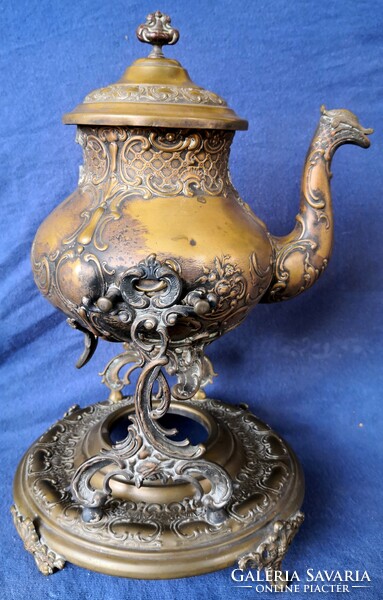 DT/397 – Kuriózum!! Antik ARGENTOR barokkos sárgaréz teáskanna állvánnyal
