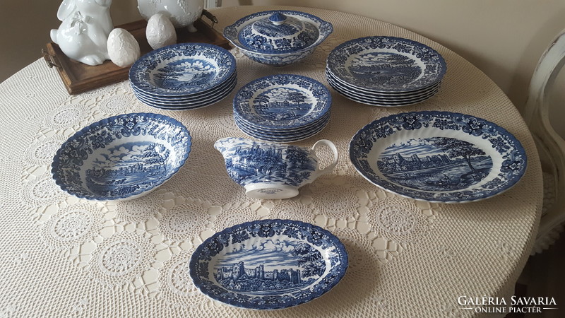 Beautiful British Ancor English faience tableware set of 23 pieces.