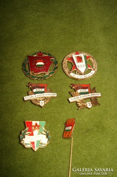 6 badges