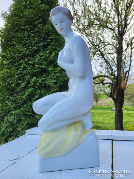 Hollóháza porcelain_female nude statue