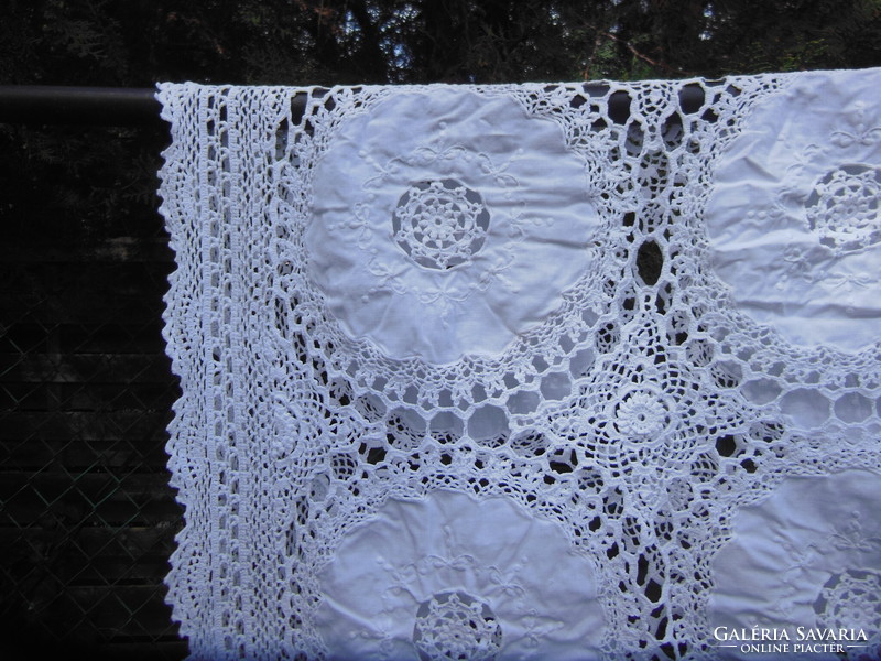 Tablecloth - handmade - 170 x 120 cm - thick - snow white - extremely labor-intensive old - Austrian