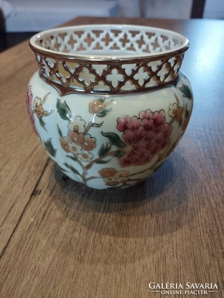 Zsolnay virágmintás áttört porcelán kaspó