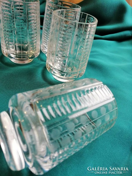 Csiszolt üveg poharak