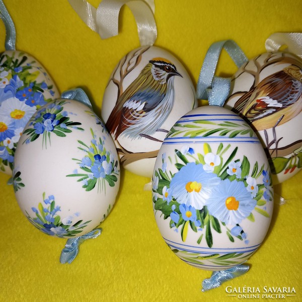 5 Easter eggs painted with special, unique paint. Decoration.