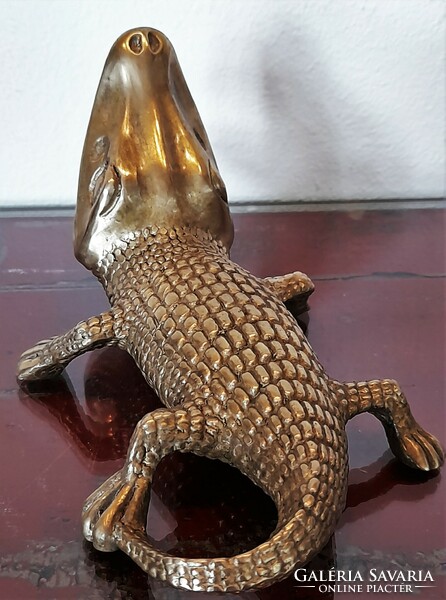 Régi réz krokodil figura