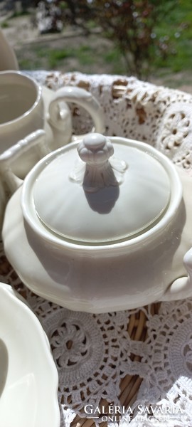 4 személyes törtfehér barokkos teás készlet