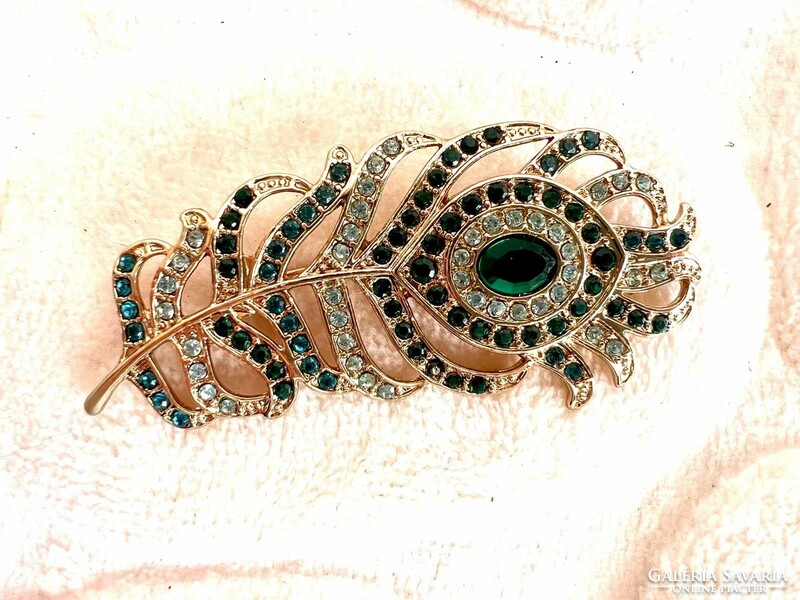 Beautiful green and white stone peacock feather-shaped antique brooch gold-colored pendant badge