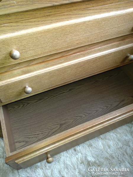 Oak chest of drawers for sale!