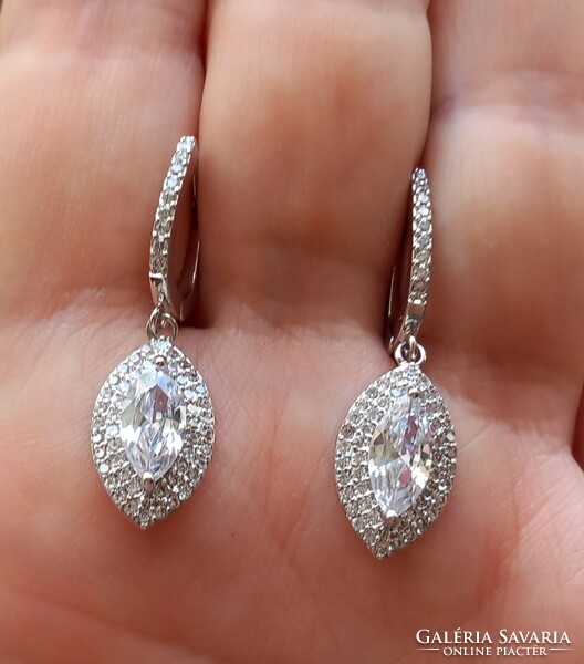 Zirconia earrings