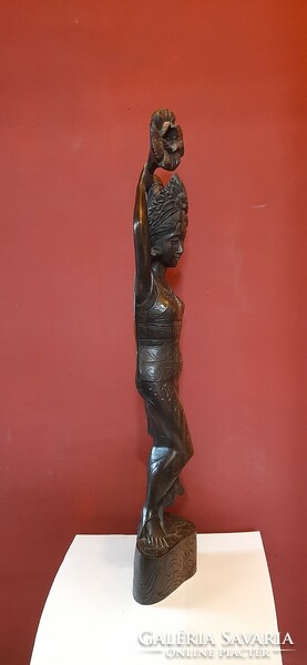 Nagy méretű - 71 cm - kézi faragású, Indonéz fa szobor.