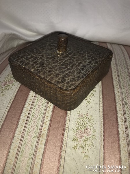 Retro! Leather-covered wooden square jewelry box
