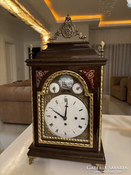 Baroque table clock