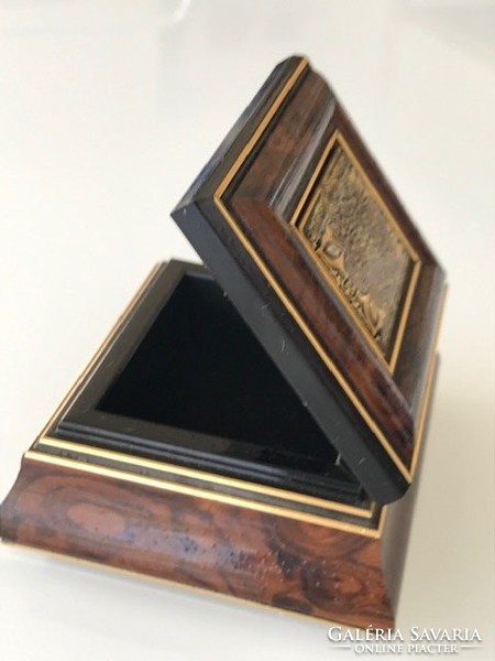 Toledo jewelry box made of 24 carat gold with Damascus inlay