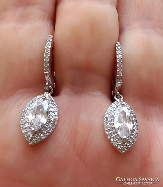 Zirconia earrings